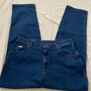 New with tag. Women’s size 12 short relaxed fit Lee denim jeans.